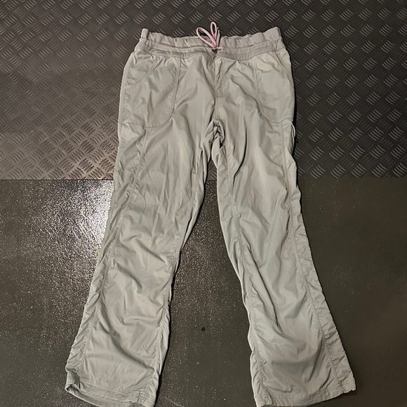 Women’s North Face Utility Gray/Green Pants - Picture 1 of 5